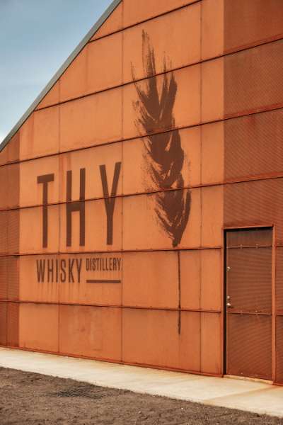 Dänischer Whisky, „gereift“ in rostigem Stahl, Thy Whisky Distillery, Gyrupvej 14, 7752 Snedsted